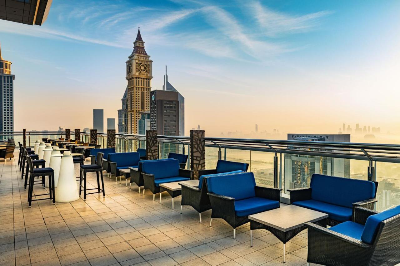 Four Points By Sheraton Sheikh Zayed Road Дубай Екстериор снимка