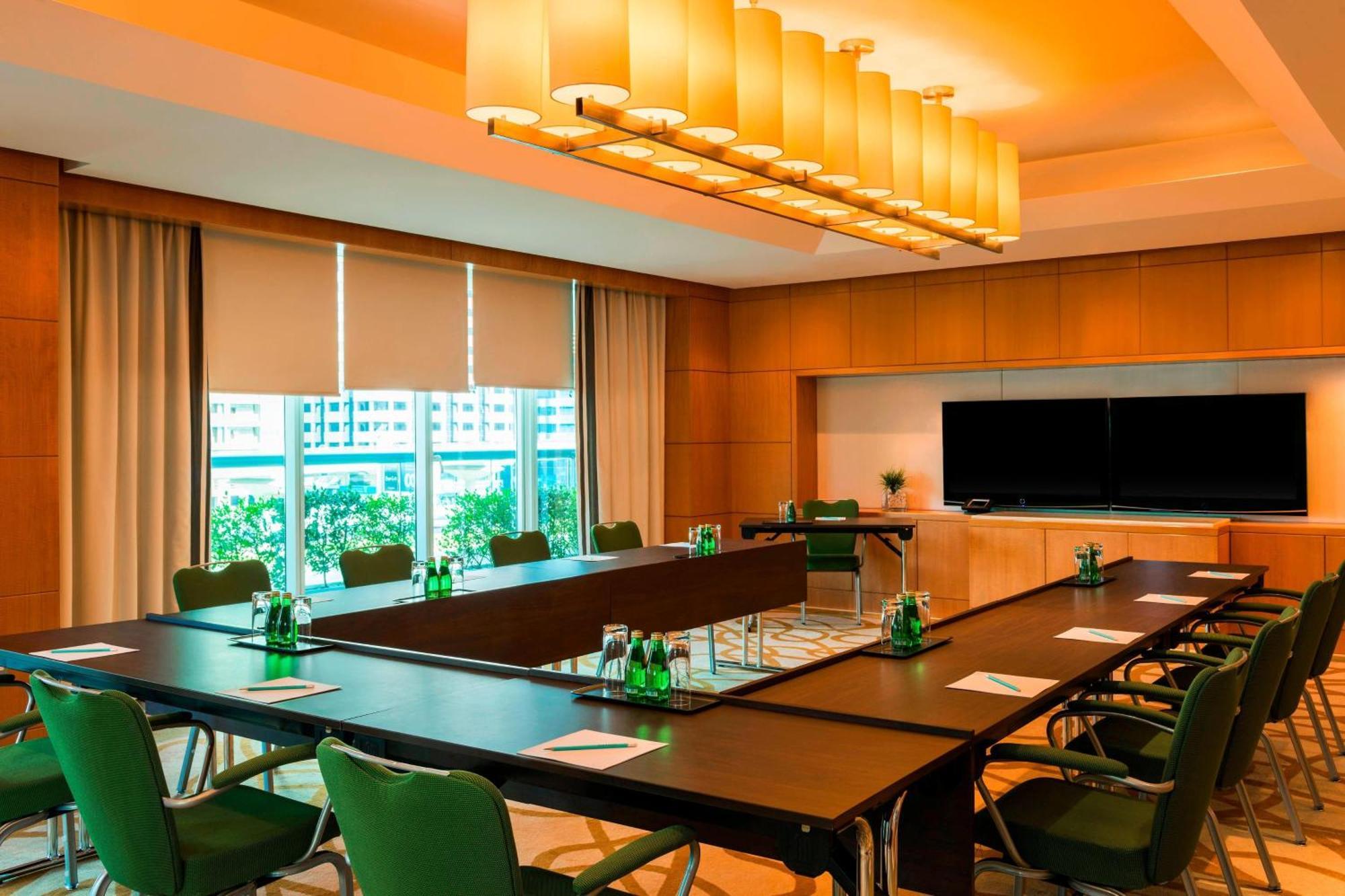 Four Points By Sheraton Sheikh Zayed Road Дубай Екстериор снимка