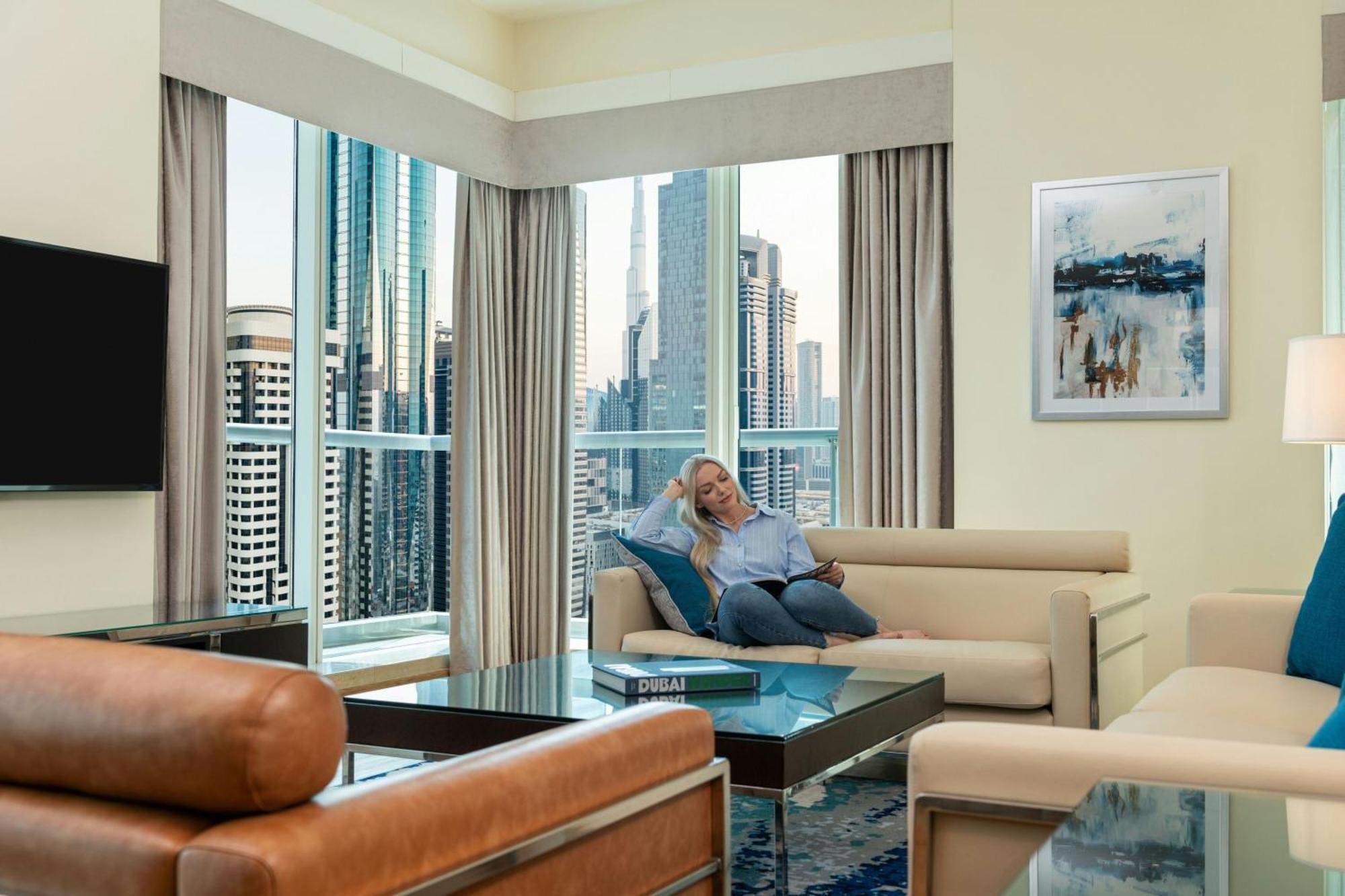 Four Points By Sheraton Sheikh Zayed Road Дубай Екстериор снимка